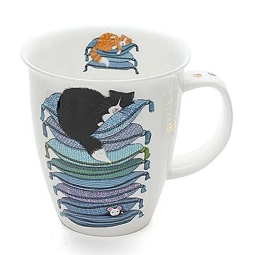 ダヌーン マグ NEVIS ブルーの布団でお昼寝 SLEEPY CATS BLUE Dunoon Mug