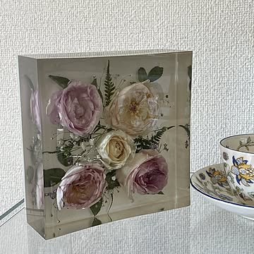 本物の薔薇が輝くレジンフラワー　スクエアアレンジ　スピリットオブフリーダム他