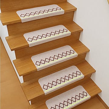 足元見やすい階段マット　