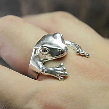 リング 上半身カエル 蛙 シルバーアクセサリー シルバーリング 指輪 銀 フリーサイズ サイズ調整可能 蛙 フロッグ かえる 金運 安全 無事に帰る 願掛け