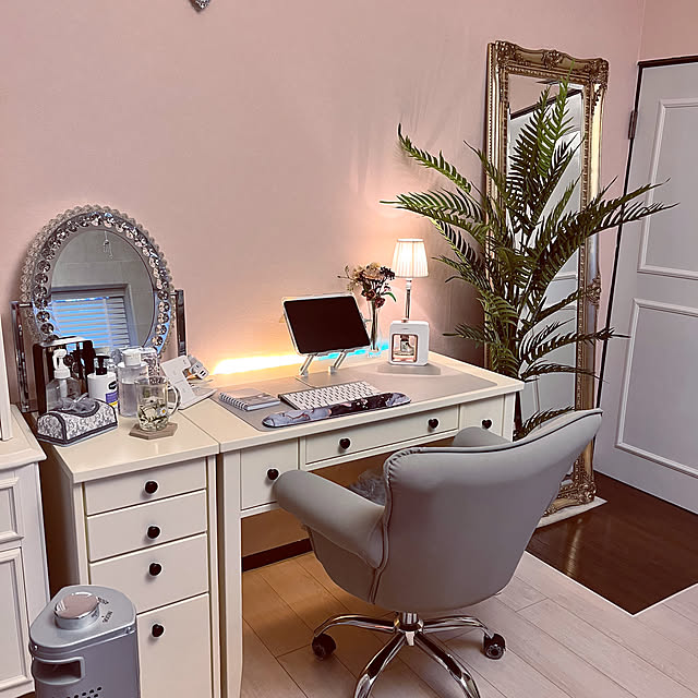 My Desk,ホテルライク,フェイクグリーン,PCデスク周り,Francfranc,ワークスペース,デスク,ニトリ,アート,グレーインテリア,Philips Hue cloudの部屋