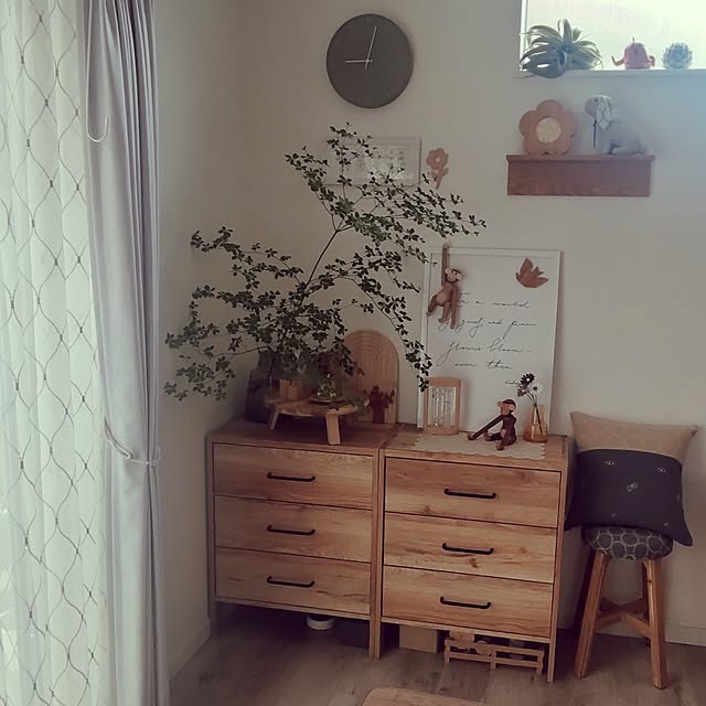 Lounge,ドウダンツツジ,ドウダンツツジのある暮らし,ニトリウォールシェルフ,ビヨルク,KUKKAお花シリーズ,カイボイスンモンキー,木ごこち,ホルムガード フローラ,ホルムガードフローラ　アンバー,e.and.m.mamaさん作品♡,クレイフラワー,ミナペルホネン子うさぎクッション,ミナペルホネンハンドメイド作品,小林一茶の句ポスター ku-kaiの部屋