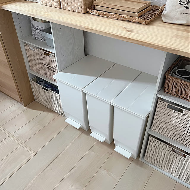 背面カウンター,建売住宅,おうち見直しキャンペーン,いつもいいねやコメありがとうございます♡,ゴミ箱,ニトリのカラーボックス,天板DIY,こどものいる暮らし,ナチュラルインテリア,RoomClipショッピング,カラボ,Kitchen iro.の部屋