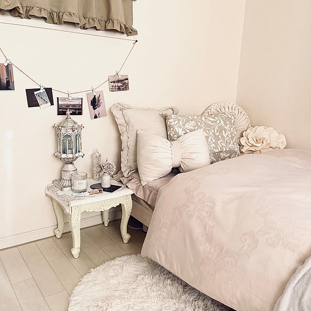 Bedroom,ポストカード,雑貨,seria,グレージュインテリア,ニッセン,ダマスク柄,フレンチシックインテリア,シャビーシックインテリア,ベッドルームインテリア,ガーランド,3COINS,Daily RoomClip掲載,IKEA,Francfranc,デコホーム,ニトリ choco-curiの部屋