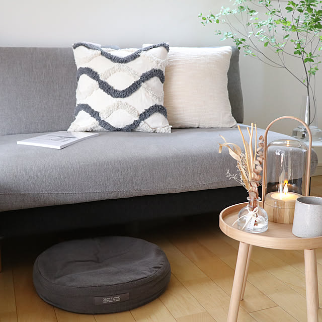 Lounge,コメントお気遣いなく♡,キャンドルライト,レクリント,ディフューザー,クッションカバー,ソファ,ラコレハウス,ナチュラル,北欧,シンプル,シンプルモダン,ナチュラルインテリア,北欧インテリア,プチプラ,グレーインテリア,LAKOLE,ラコレ,ドウダンツツジ,LE KLINT,レ・クリント tomoccoの部屋