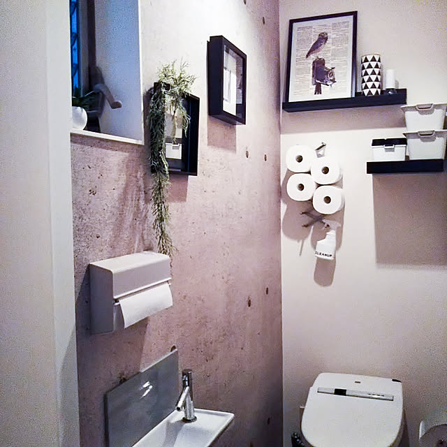 Bathroom,ホテルライク,DIY,コンクリート風壁紙,壁紙屋本舗,塩系インテリア,IKEA,セリア,見せる収納,モノトーン,男前,鍋蓋オーガナイザー,トイレットペーパー収納,イデアコペーパータオルケース,ペーパータオルホルダー,感染予防 irieriの部屋