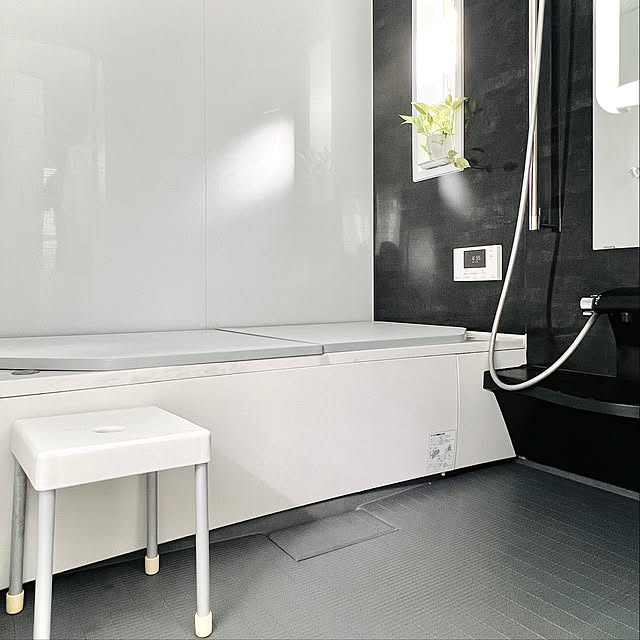 Bathroom,バススツール,バスチェア,モノクロ,ポトス,モノトーンインテリア,シンプルに暮らしたい,モニター応募投稿 kazehaの部屋