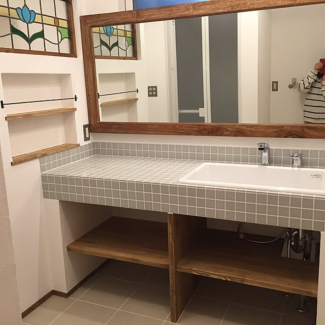Bathroom,脱衣場,洗面所,タイル張り,TOTO 実験用シンク,アンティークステンドグラス,注文住宅,引っ越し前,大きい鏡,アンティーク,タイル床 mikonの部屋