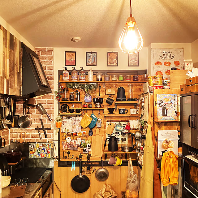 Kitchen,SPF材,ディアウォール壁,ディアウォール,出窓ディスプレイ,壁面収納,カフェ風,seria,妻のお気に入り,不思議な妻,DIY,クラシック,ワトコオイル,くつろぎ時間,ダイニング,ダークウォールナット Tsuyoshiの部屋
