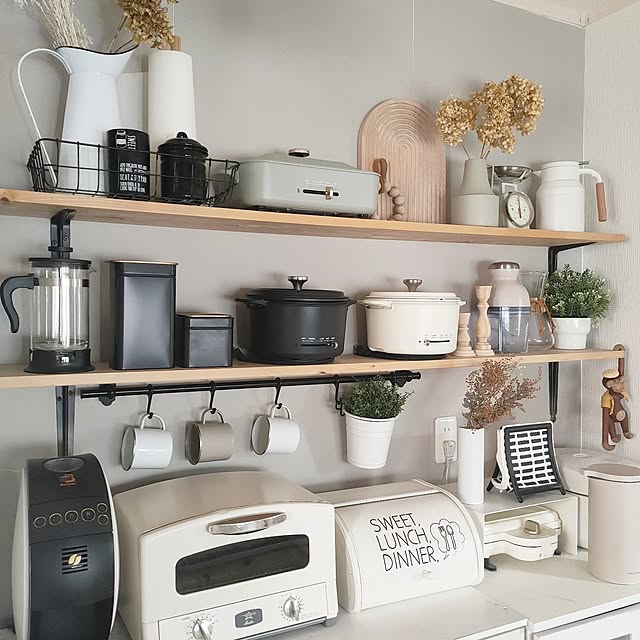 DIY,棚DIY,壁紙,家電収納スペース,見せる収納,北欧,ナチュラル,韓国インテリア,モノトーン,グリーン,花,春,ガーデン雑貨,すっきり暮らしたい,ディスプレイコーナー,アラジントースター,BRUNOがある暮らし,3COINS,salut!,吊り下げ収納,Instagramやってます,皆さんに感謝です(*˙˘˙*)ஐ,いつも見て下さってありがとうございます,My Shelf YUKKIの部屋