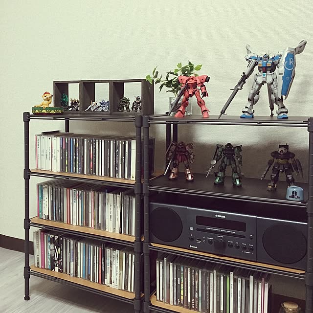 Cd収納アイデア36選 大容量の収納ラックやおしゃれなディスプレイなど Roomclip Mag 暮らしとインテリアのwebマガジン