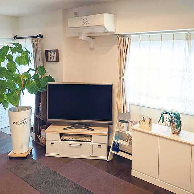 Lounge,リメイクシート木目調,セリアリメイクシート,テレビ台リメイク,ホワイト化,ホワイトインテリア Sakura_hanaの部屋