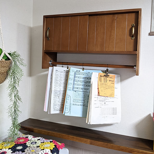 My Shelf,ベルメゾン,お付き合いありがとうございます！,貧乏でもインテリアに凝りたい！,こどもと暮らす。,木材が好き,自己満足の世界,木材,ブラウンインテリア,綺麗を保つ,スッキリ暮らしたい,すっきり暮らしたい,中古住宅,2LDK 家族,お金が無い,暮らしやすく,貧乏性です。,いつもありがとうございます♪感謝☆,こどものいる暮らし,プリント収納,セリア,プリント管理,プリント,壁掛け棚 dadaの部屋