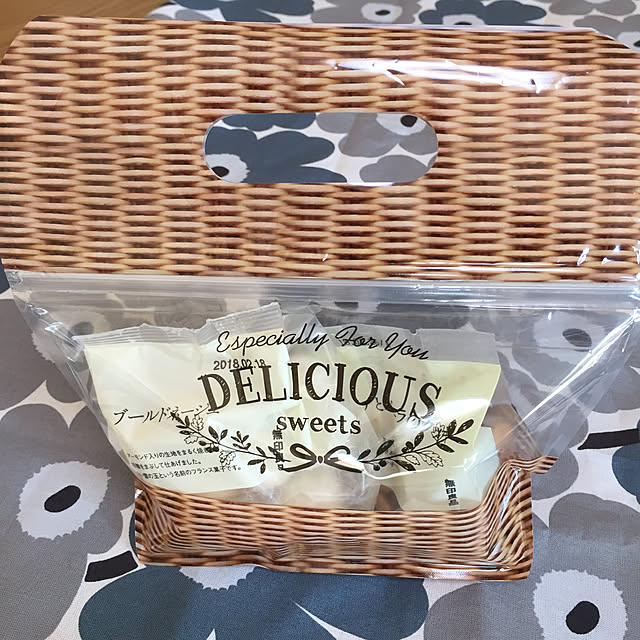 My Desk,お菓子入れ,無印良品 お菓子,ダイソーのラッピングバック,ダイソーのジッパーバッグ Minteaの部屋