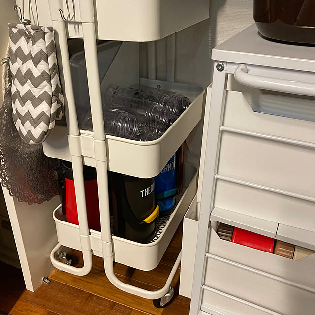 サーモス,ドリンクボトル,水筒,キャスター,キッチンワゴン,ダイソー,百均,二世帯,Kitchen rizumamaの部屋