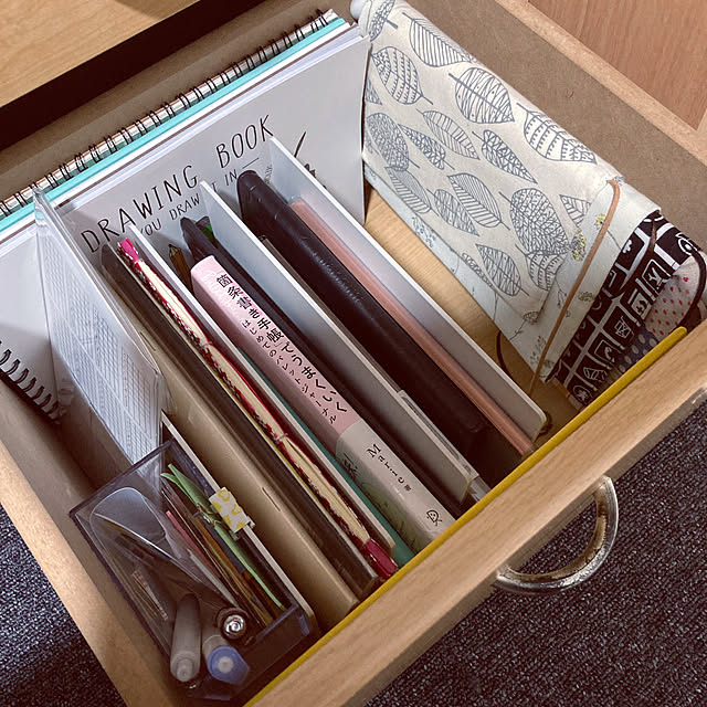 My Shelf,スケジュール帳,つっぱり棒,ペン立て,趣味のもの収納,文房具収納,ブックカバー,無印良品 Lin_3の部屋