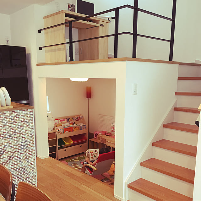Overview,キッズスペース,名古屋モザイクタイル,スキップフロアの下,スキップフロアの家,名古屋モザイク,注文住宅,こどもと暮らす,マイホーム記録,ブラックチェリーの床,IKEA 照明,みなさんに感謝 rinomamaの部屋