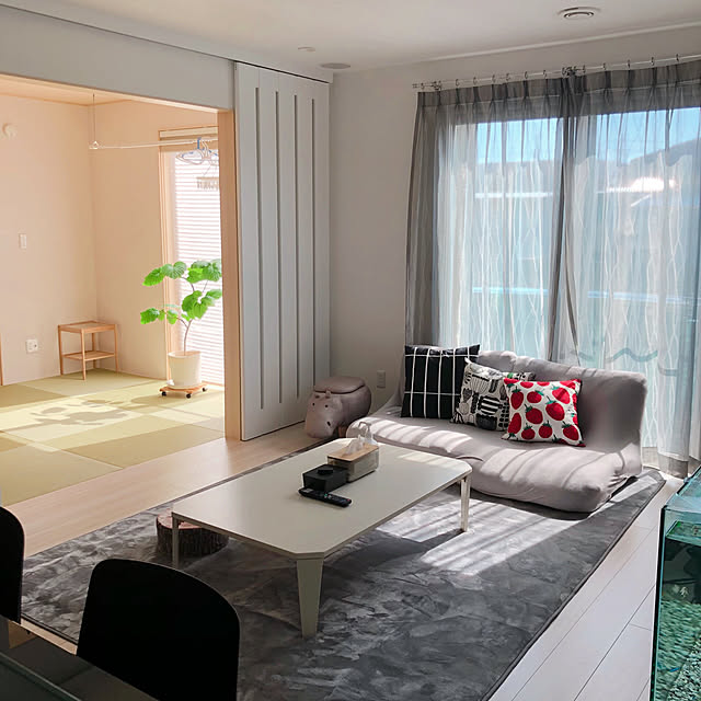 Lounge,ウンベラータ,キッチンからの眺め,グレーリビング,小学校へ突入,ショックだった再検査,ドキドキの出来事,新しいソファ欲しい！,マリメッコクッション,変わり映えのないリビング,アニマルスツールカバ,アニマルスツール,家具,マリメッコ,一条工務店,いつもいいねやコメありがとうございます♡,i-smart,フォロワーさんに感謝♥,いつも長文すみません,i-smart Ⅱ mihoの部屋