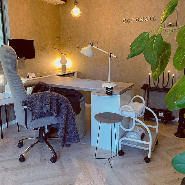 My Desk,モノトーンインテリア,グレーの壁,デスクライト,デスク周り,ネイルグッズ 収納,ネイル部屋,コンソールテーブル,捨て活,IKEA,断捨離中,モルタル風,グレーインテリア,使いやすく,ミニマリズム,アレクサ,浮かす収納,見える収納,見える化,見える化収納,mag掲載ありがとうございます cocoの部屋
