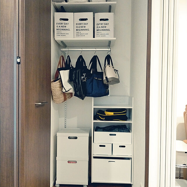 My Shelf,吊り下げ収納,リビングのクローゼット,鞄をS字フックで!,S字フック,ニトリ,色を統一,無印良品,ペーパーボックス,家族の荷物置き場 SACHIの部屋