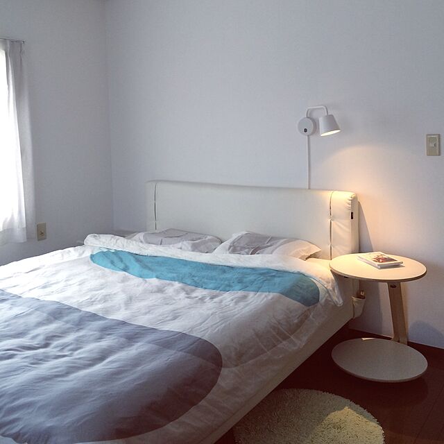 サイドテーブル,寝室,ベッド,ベッドルーム,IKEA,スポットライト,照明,Bedroom michi-sachiの部屋