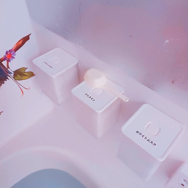 Bathroom,White,ひとり暮らし,モノトーンインテリア,モノトーン,モノトーン収納,一人暮らし,浮かせる収納,入浴剤収納,入浴剤,入浴剤ボトル,入浴剤·バスソルト用詰替容器,入浴剤入れ,入浴剤詰め替え容器,マグネット収納,キッチンアイテム,山崎実業,キャニスター,タワー tower,タワーシリーズ,towerシリーズ,tower製品,エプソムソルト,調味料入れ,密閉キャニスター NanaShotaiの部屋