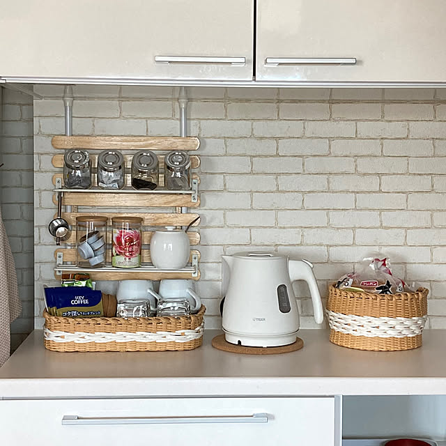 On Walls,100均アイテム,百均アレンジ,百均大好き♡,100均DIY,100均,壁面収納,ナチュラル,アクセントクロス,カフェ風,北欧,ホワイトインテリア,レンガ調壁紙,キッチン雑貨,ハンドメイド雑貨 mimotoの部屋