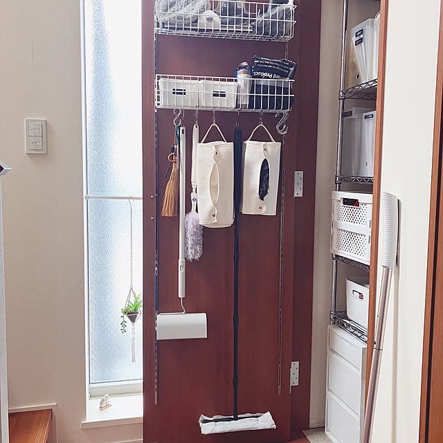 On Walls,無印良品,ティッシュボックスカバー,スリコ,ガチャ棚,収納アイデア,ドアの活用,クイックルワイパー収納,クイックルワイパー,掃除道具収納,掃除道具,誰にでも使いやすい,分かりやすく使いやすく！,分かりやすく,収納,おうちをキレイに保つ習慣,DIY mako2yaaの部屋