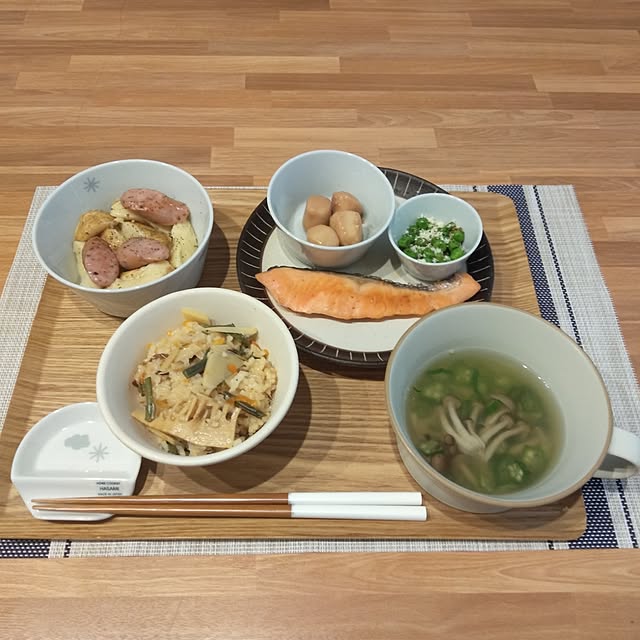 食卓にやさしいカラーの彩りを。波佐見焼のうつわで揃える 食卓にやさしいカラーの彩りを。波佐見焼のうつわで揃える