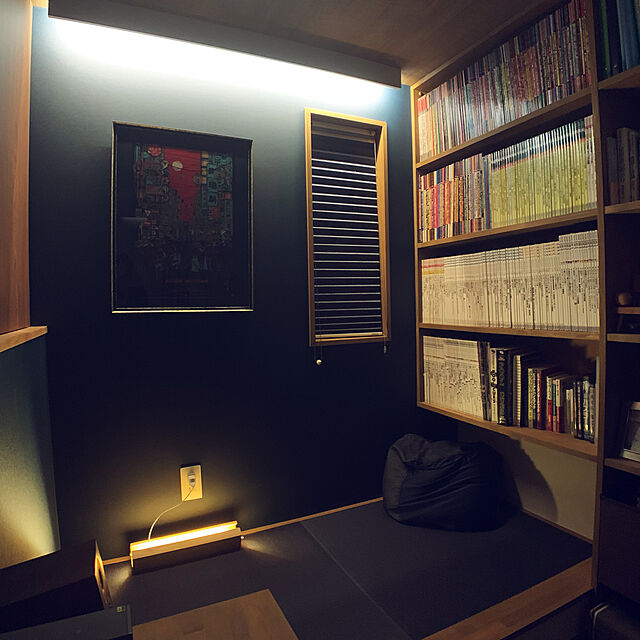 造作本棚,コーニス照明,間接照明,こもれる空間,おこもり感,ネットカフェ風,畳小上がり,趣味部屋,ネイビーの壁紙,書斎,Overview tamabaka1971の部屋