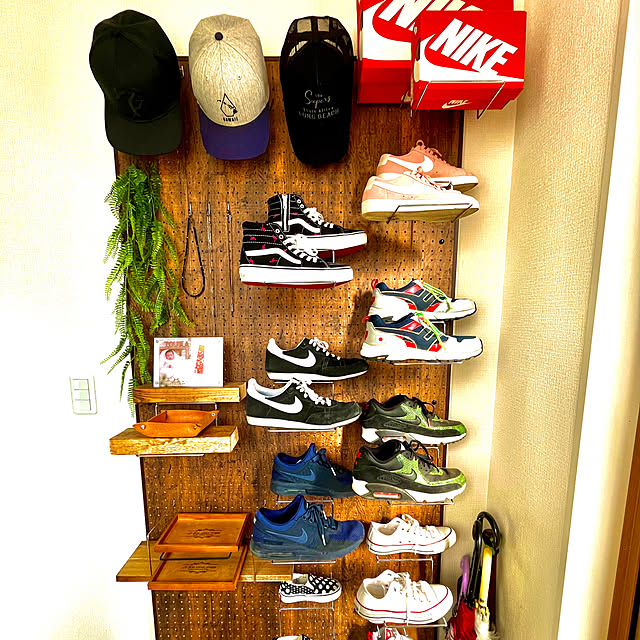Entrance,DIY,ナチュラル,観葉植物,VANS,nike,スニーカー,スニーカーディスプレイ,壁面ディスプレイ,壁面収納,キャップディスプレイ,有孔ボード DIY,有孔ボード dO_ukaTの部屋