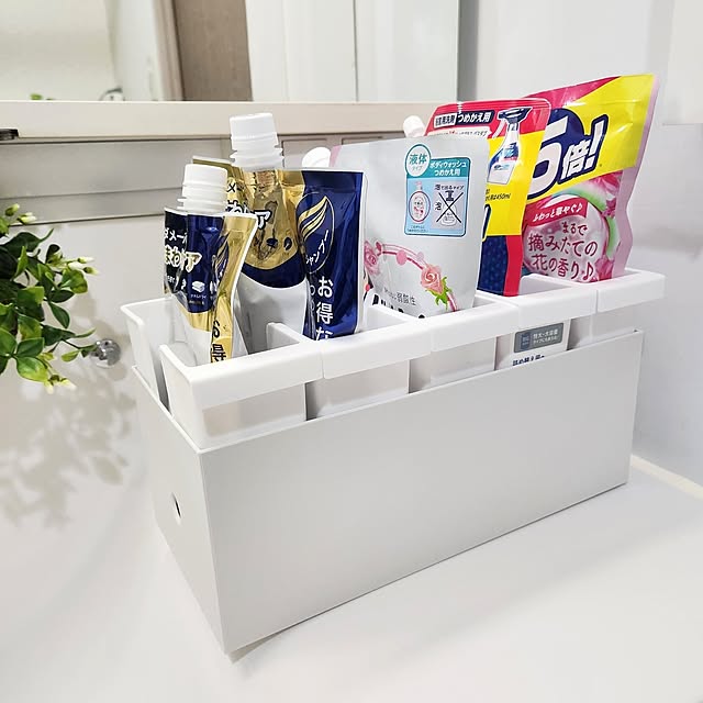 Bathroom,マンション暮らし,セリア,パウチをスリムに収納,パウチストッカー,詰め替え収納,シャンプー＆コンディショナー,洗剤収納,無印良品,ポリプロピレンファイルボックス1/2,ファイルボックス・ワイド,シンデレラフィット,整理収納,セリア×無印,便利グッズ,百均 love1017の部屋