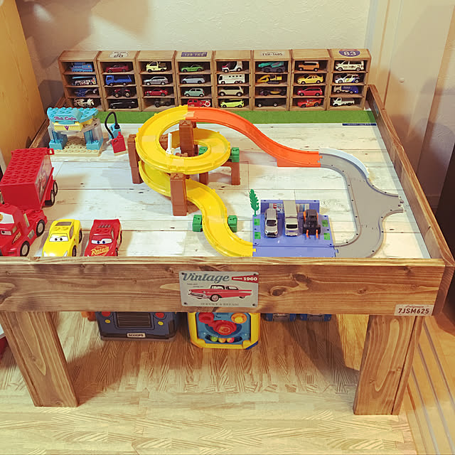My Desk,トミカ,プレイテーブル,DIY,おもちゃ,子供,セリア,テーブル copasanの部屋