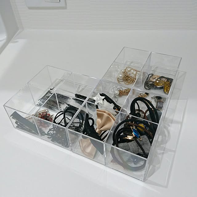 Bathroom,洗面所 収納,ヘアゴム収納,アクセサリー収納,ヘアピン収納,100均,アクリルケース,しろが好き*,ホワイトインテリア,シンプルインテリア,すっきりとした暮らし koma42chima1128の部屋