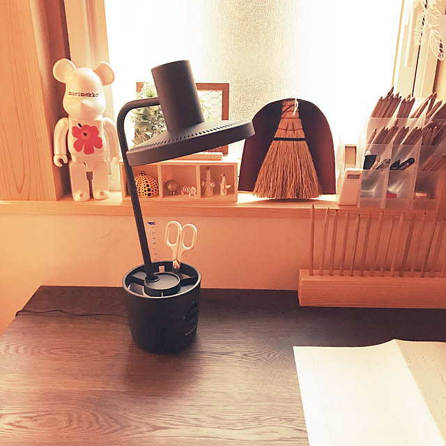 シンプル,わが家の明かり,BALMUDA The Light,BALMUDA,My Desk,無印の色鉛筆,BE@RBRICK marimekko,ワークスペース,色鉛筆収納,はりみちりとり,バルミューダのある暮らし search1132の部屋