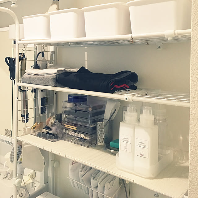 Bathroom,吊るす収納,自作ラベル,洗剤ボトル,三段引き出しケース（クリア）,洗濯機ラック,カインズ,ダイソー,セリア,ワイヤーネット,ホワイト化を目指して,100均,モノトーン,つっぱり棒 kitamutorecoの部屋
