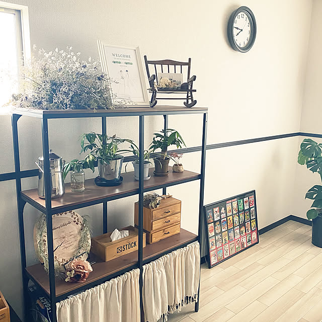オープンラック,観葉植物,リビングダイニング,インテリア雑貨,ガーランド,ナチュラル,シンプル,観葉植物のある部屋,賃貸,雑貨,観葉植物のある暮らし,リビング,観葉植物初心者,オブジェ,カフェ風,Lounge Ayaneの部屋