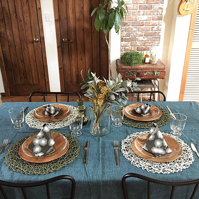 華やかな食卓 100均アイテムでテーブルコーディネート Roomclip Mag 暮らしとインテリアのwebマガジン