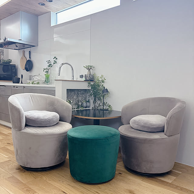 Lounge,Daiso,オットマン,クッション,DAISO500円商品,椅子,ニッチ,グリーンのある暮らし,グリーン,グレー,グレーインテリア,スツール,ソファ,東京インテリアのソファー,東京インテリア家具,東京インテリア,100均,一人暮らし,平屋,平屋暮らし tomatoの部屋