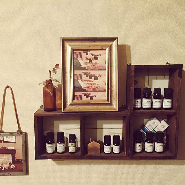My Shelf,アロマオイルの瓶,100均リメイク,アロマ ballyの部屋