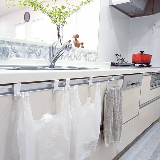 Kitchen,キッチン雑貨,いつもいいねありがとうございます♡,生ゴミ入れ,セリア♡,スッキリ収納,すっきり暮らしたい,心を豊かに,すっきり暮らす,Room Clipとの出会いに感謝✳︎,好きなものに囲まれて暮らす,余計なものは置かない,必要最低限の暮らし,丁寧な暮らしに憧れる,わかりやすい収納目指して,レジ袋ホルダー,建売住宅だけどお気に入り tomoの部屋