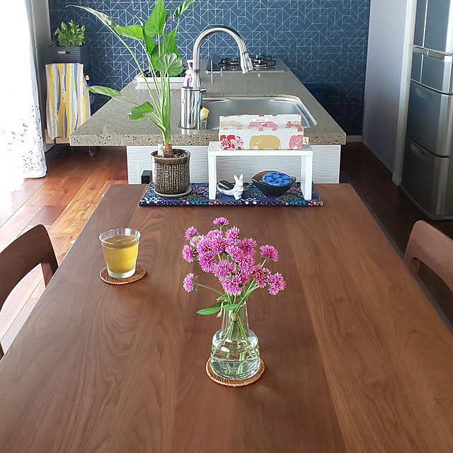 My Desk,フラワーベース,ホルムガード,心地よい暮らし,イデール,庭の花,植物のある暮らし,癒やし,花が好き,モニター中,素敵なフォルム,ウォルナットのテーブル,マスターウォール,夏の花 violetの部屋