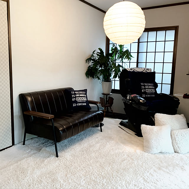 ホワイトインテリア,ソファ,一番好きな場所,和室を改造,ホテルライク,ダウンライト,ラグマット,吹き抜けのある家,ブラックインテリア,和室,カーペット,生活感,田舎暮らし,和室を洋室に,グリーンのある暮らし,丁寧な暮らし,カフェ風インテリア,ラグ,木のぬくもり,リクライニングチェア,照明,吹き抜けリビング,カフェ風,暮らしを楽しむ,わたし空間,Overview aoの部屋