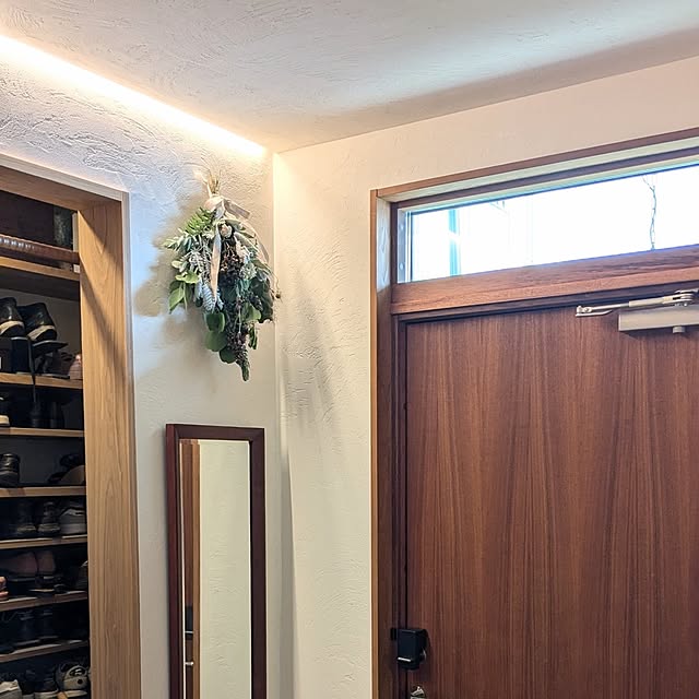 Entrance,庭で収穫,庭の花たち,漆喰,間接照明,大光電機,DAIKO照明,ドライフラワー,木製玄関ドア,チークのドア,ユーカリドライ,スワッグブーケ nolleyの部屋