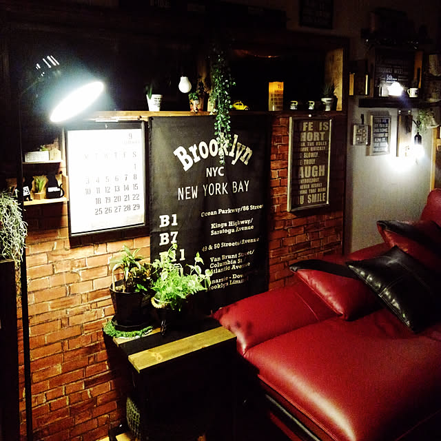 Lounge,夜のリラックスタイム,ニトリ,いいね♪いつもありがとうございます❤️,ニトリソファ,ニトリフロアランプ,フェイクグリーン♡,DIY♡,観葉植物のある暮らし,室内窓DIY,カインズ,AwesomeStore,2018.9.13,ニトリ低反発クッション,百均リメイク,リメイクシート,ペンダントライトリメイク naoporonの部屋