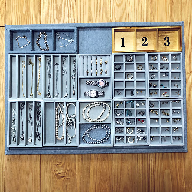 セリア木箱,ダイソーフォトフレーム,100均リメイク,10分でできる,DIY女子,My Shelf,アクセサリートレイ,アクセサリー収納,ピタッとキャスター,シンデレラフィット,無垢の床,A2サイズフォトフレームの間違いです,ジュエリーボックス,ジュエリー収納 paruの部屋