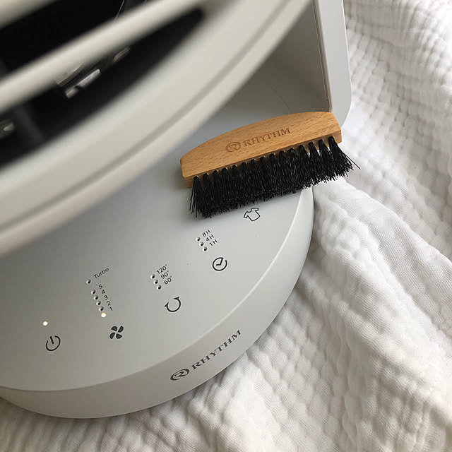 Lounge,ライトグレー,Silky Wind Circulator,2枚羽なんです,衣類乾燥,左右自動首振り機能付き,こそうじしやすい,コンパクトサーキュレーター,大風量,RHYTHM,くらしのリズムを整える,リズムアンバサダー,リズム株式会社,2重反転ファン,サーキュレーター,こそうじブラシ kyoko1124koの部屋