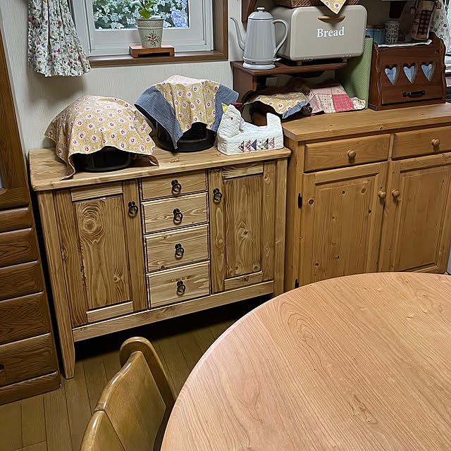 Kitchen,旭川家具,天然木,東谷株式会社,丸テーブル,木製家具,記録用 ronronの部屋