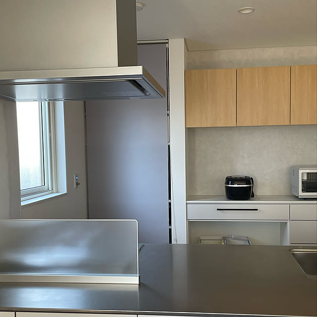 グレーのロールスクリーン,ロールスクリーン,ロールスクリーンで目隠し,目隠し,Kitchen,カップボード,ユニナチュレ,ユニグレー,TOTOクラッソ koicha_hoomの部屋