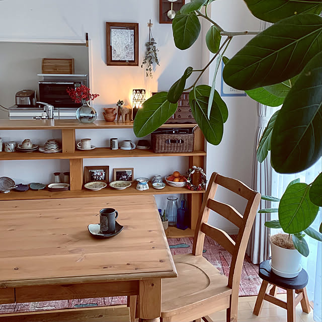 ルーターも要らん！,家電引っこ抜いておさらばしたい,カフェじゃなくて喫茶店,作家さん達の食器,手作りランプシェード,子供と作ったクリスマスリース,手作り食器棚,パイン材テーブル,ダサいキッチンまる見ーえ。,古い喫茶店風,フィカスベンガレンシス,カフェ風インテリア,好きなもの寄せ集め,Kitchen ochoriの部屋
